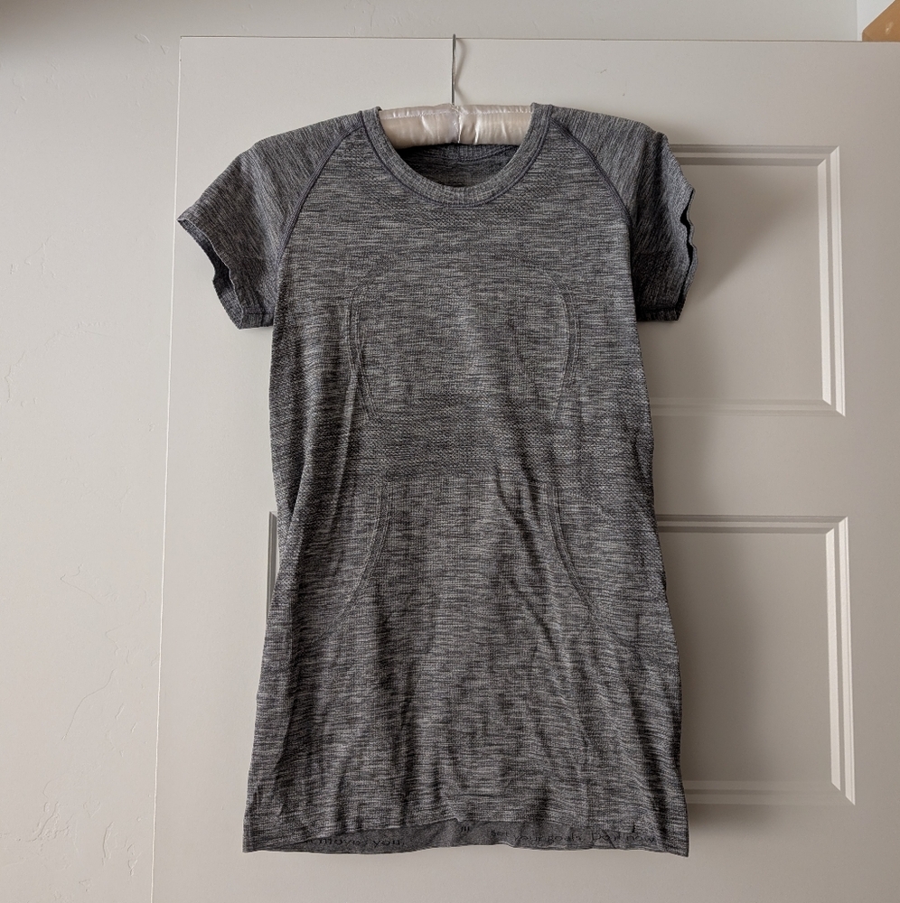 Lululemon Grey Basic Workout Tee Size 8